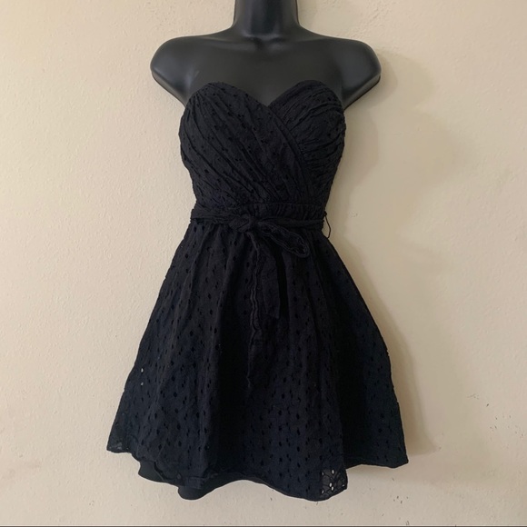 Express Black Sweetheart Eyelet Lace Strapless Tie Waist Mini Dress - Picture 2 of 11